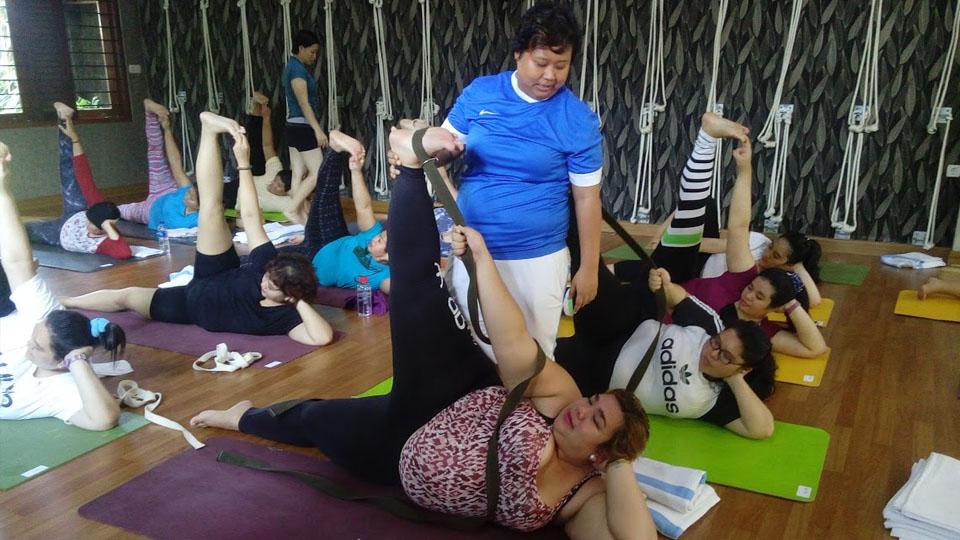 Tadasana merupakan gerakan cukup mudah di yoga untuk mengecilkan perut - INDOSPORT